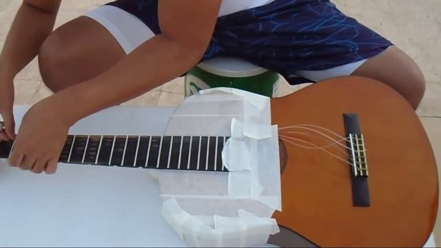 D.I.Y: Repainting Yamaha CM-40 Classical Guitar's Fretboard смотреть онлайн