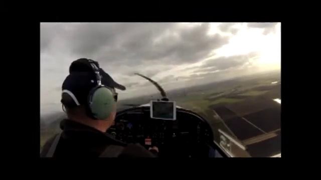 раллийный автомобиль попав в дерево trackday внедорожных частей смотреть онлайн