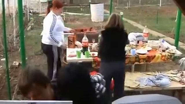 День рождение Михана ( Танцы или прооверка пресса).avi смотреть онлайн