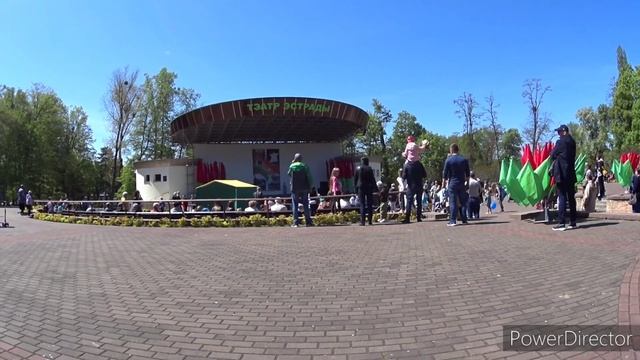 "Наши погнали" или танцы в парке на день Победы. Vlog.Брест смотреть онлайн