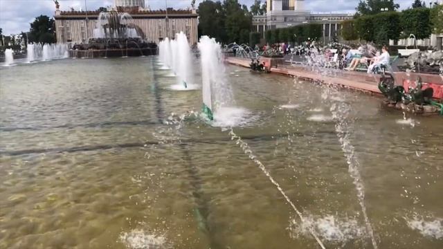 Фонтаны ВДНХ (замедленное видео) смотреть онлайн