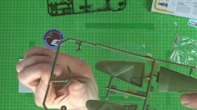 Zvezda 1/72nd Mig 3 Unboxing And Review Video - Plastic Scale Model Kit Review смотреть онлайн