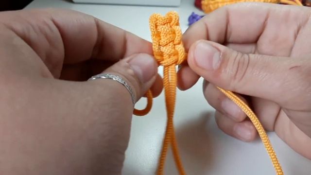 طريقة عمل #اسورة بغرزة المكرمية how to make a macrame bracelet смотреть онлайн