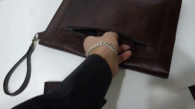 Папка, прошита в ручную, сделана из натуральной кожи. смотреть онлайн