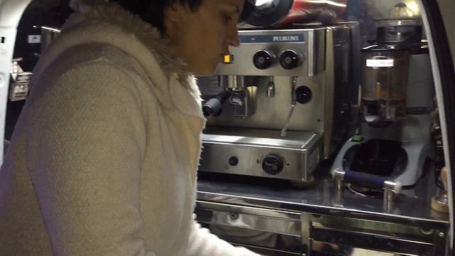 Заправка Газа в мобильной кофейне смотреть онлайн