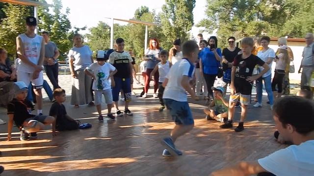 Волгодонск Танцы Брейкданс 2 раунд bboy тень vs bboy Sever смотреть онлайн