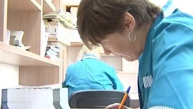 В Череповце почтальона, выбросившего письма и счета в канаву, обещали уволить смотреть онлайн