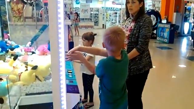 Прогулка в ТРЦ "Красная площадь" в Анапе. смотреть онлайн