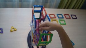 Колесо обозрения из магнитного конструктора.