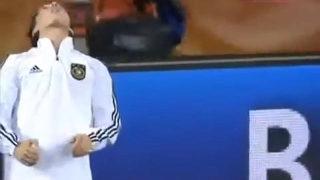 Трюк с жвачкой от футболиста. смотреть онлайн