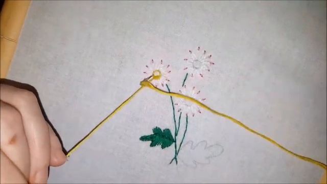 Видео урок вышивка маленькие цветы Ромашки/ Video lesson embroidery small flowers Daisies смотреть онлайн