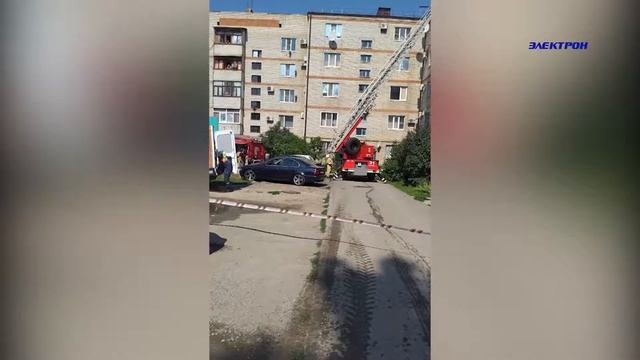 В многоэтажном доме в Крымске произошло задымление квартиры смотреть онлайн