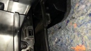 Правильная установка салонного фильтра на Рено Каптюр