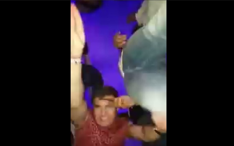 Как превратить скучную вечеринку в гипнотизирующий артхаусный фильм? смотреть онлайн