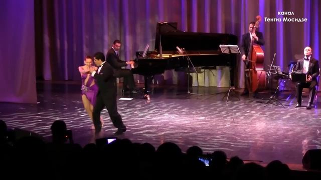 Milongueando en el 40. Sabrina and Ruben Veliz with "Solo Tango" orchestra. Танго. смотреть онлайн