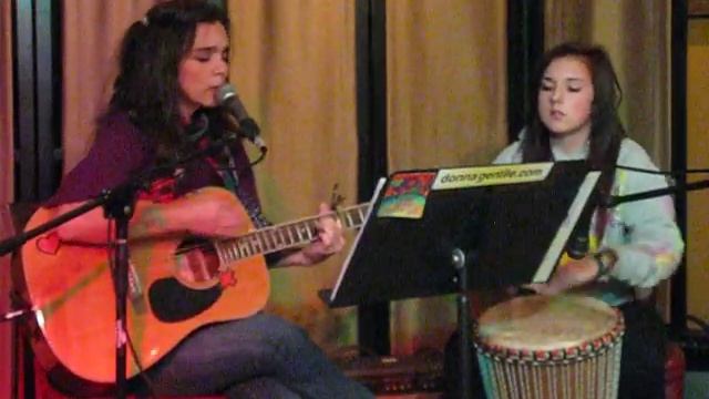 Donna Gentile Infinity Hall Open Mic 10/30/13 смотреть онлайн