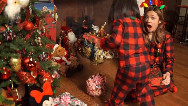 Christmas With Angelica And Abby! | Angelica Hale Christmas