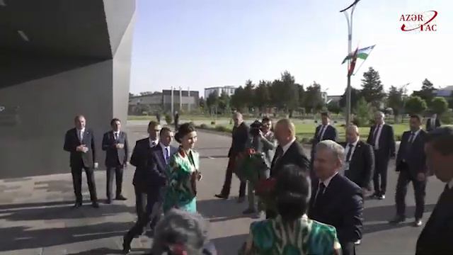 Президенты Ильхам Алиев и Шавкат Мирзиёев ознакомились с деятельностью ООО «ТЕХНОПАРК» в Ташкенте смотреть онлайн