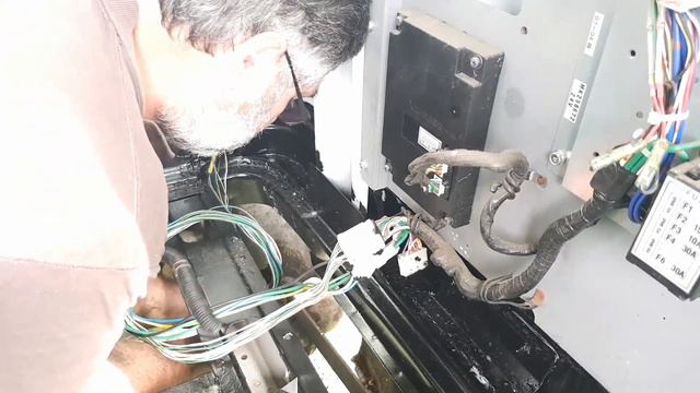 Mitsubishi Rosa Bus Conversion Part 13 Removing redundant wiring смотреть онлайн