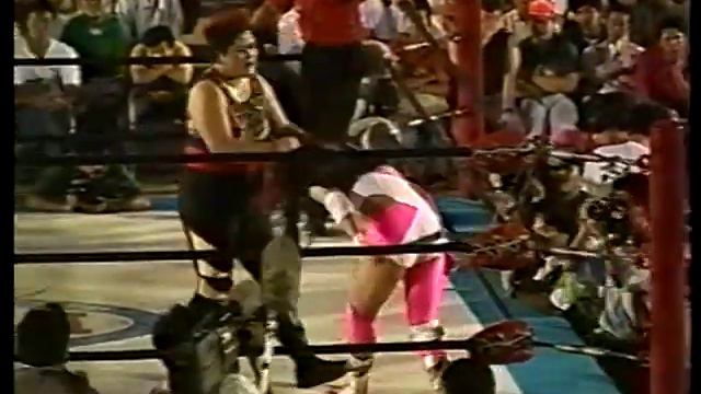 1993.07.24 FMW - Megumi Kudo (c) vs Combat Toyoda [WWA Women's Title] смотреть онлайн