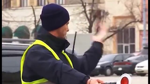 31.03.16 - В Харькове полицейские учились регулировать движение на перекрестке смотреть онлайн