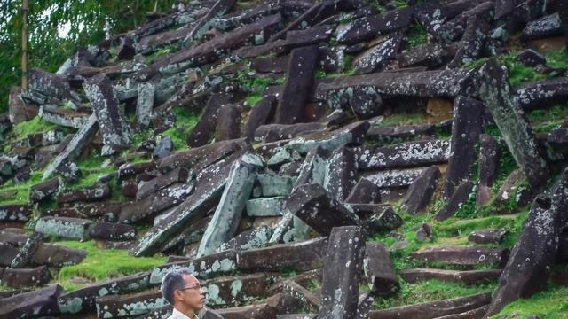 Geological archeological Megaliticum Gunung Padang West Java Indonesia смотреть онлайн