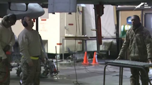 Loading Massive Payloads into US CH-47 Helicopter смотреть онлайн