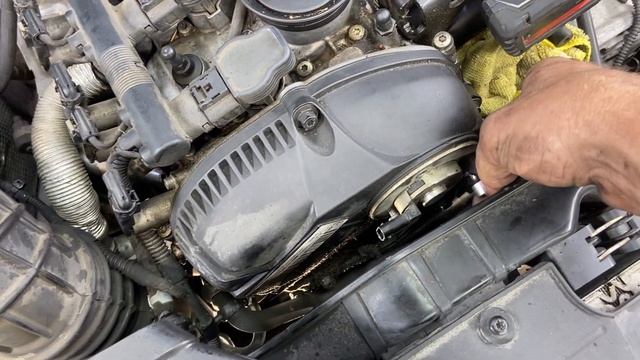 2.0t Remove Replace upper timing chain cover gasket seal adjuster oil leak tfsi q5 a4 a5 ae888 Audi смотреть онлайн