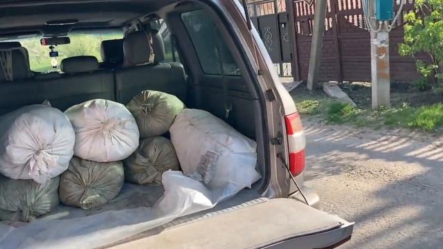 Съездили за удобрением. Откосы в  кладовке. Любуемся нашим садом. Серия № 179.