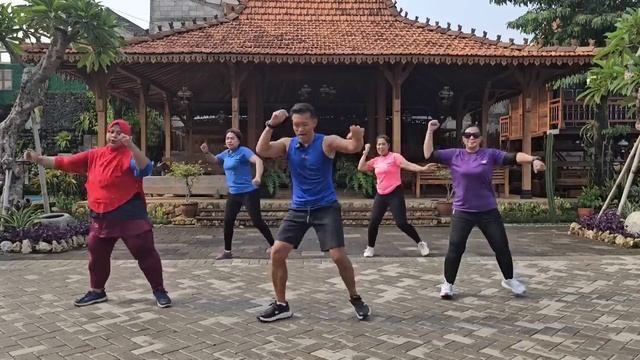 ZUMBA AEROBIK PEMULA BAKAR LEMAK DAN KALORI | BB 100++