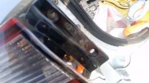 Снятие заднего фонаря ЗАЗ Шанс хетчбэк , Ланос хетчбэк , замена лампочки стоп сигнала lanos