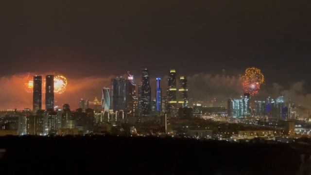 Салют в честь 23 Февраля в Москве с высоты птичьего полёта. смотреть онлайн