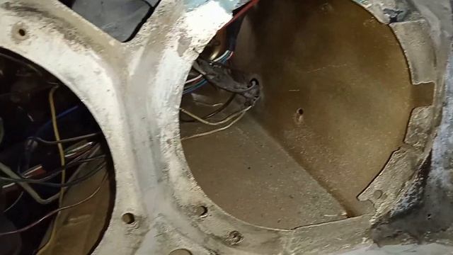 Двигатель уже под капотом!!) Почти доворили одну из сторон днища)) смотреть онлайн