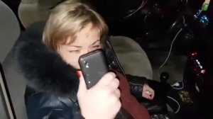 Пьяная пассажирка докопалась до таксиста