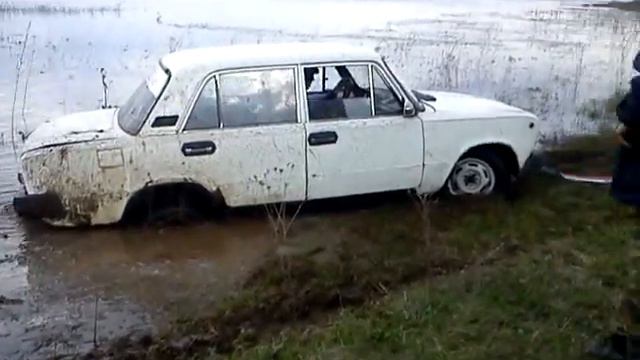 застрял.совсем сел на брюхо.MP4 смотреть онлайн