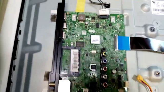 Разбор телевизора Samsung UE32N4000AU смотреть онлайн