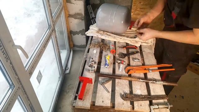 Бойлер косвенного нагрева, группа безопасности бойлера, расширительный бак. Мастер до всех дел. смотреть онлайн