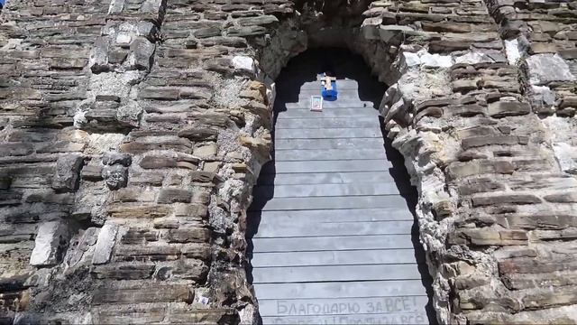 Влог #35. Разрушенный Византийский храм в Лоо и гараж вместо отеля на берегу моря. смотреть онлайн
