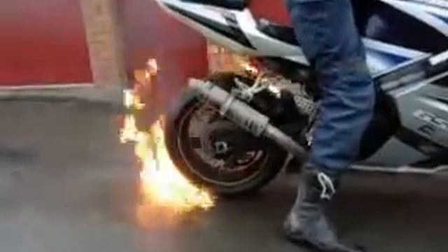 Suzuki GSX-R 1000 K3 fire burnout Vladivostok смотреть онлайн