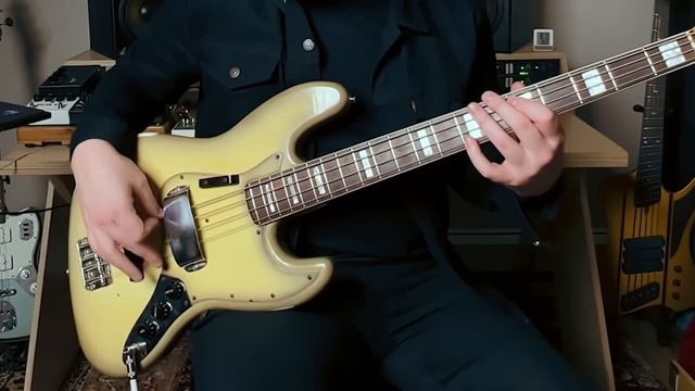 Top 10 Greatest MUSE Bass Lines (by Chris Wolstenholme) смотреть онлайн
