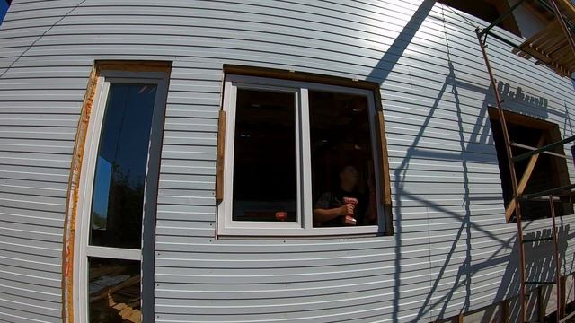 Установка пластиковых окон своими руками. Монтаж пластиковых окон. Каркасный дом своими руками ч14. смотреть онлайн