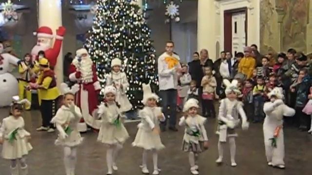 Новогодняя сказка 2010-младшая группа.AVI смотреть онлайн