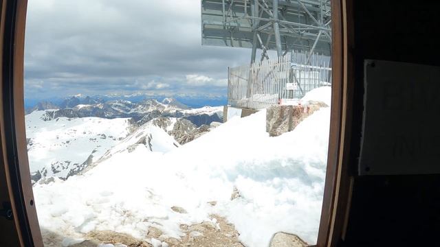 Notte sul PIZ BOÈ nel locale invernale del rifugio Capanna Fassa | Gruppo del Sella - Dolomiti [4K] смотреть онлайн