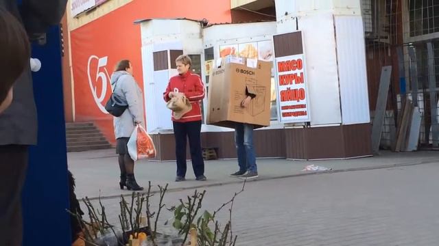 Коробка пугает людей смотреть онлайн