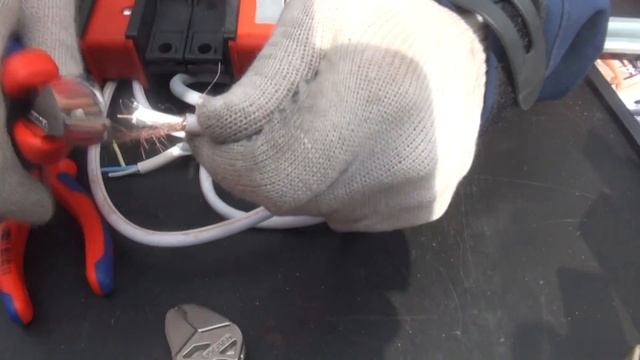 Мощные бокорезы со смещенным центром шарнира | Knipex смотреть онлайн