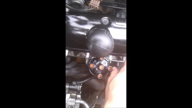 Renault Clio 99- Troca da tampa do distribuidor e velas -Parte 02 смотреть онлайн