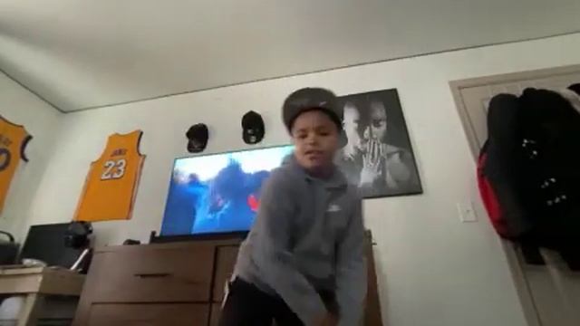 Twice The feels Roblox dance but in real life смотреть онлайн