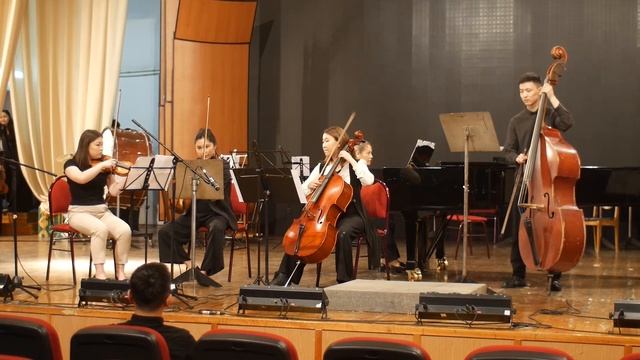 Экспрессив для струнного квартета и фортепиано. смотреть онлайн