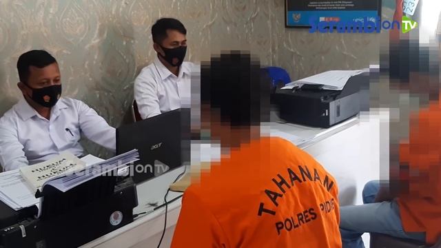 Pelaku Hubungan Sedarah Diperiksa Polisi, Ngaku Ketagihan hingga Rela Melayani Teman Adiknya смотреть онлайн