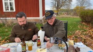 Как ПРАВИЛЬНО есть шведский деликатес - вонючий сюрстрёмминг.